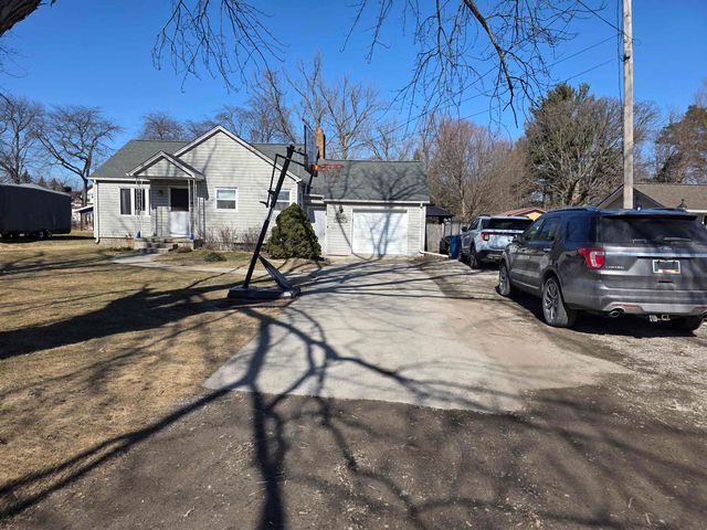 1708 W Ridge Road, Bay City, MI 48708