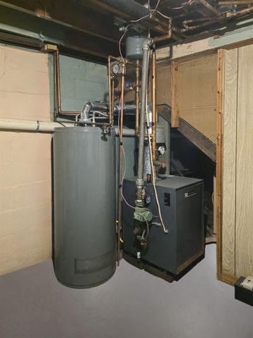 1708 W Ridge Road, Bay City, MI 48708