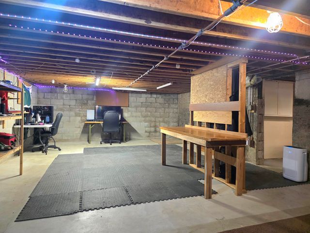 1708 W Ridge Road, Bay City, MI 48708