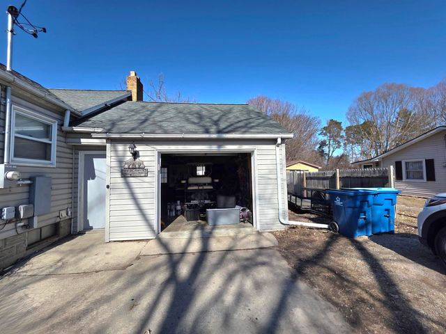 1708 W Ridge Road, Bay City, MI 48708