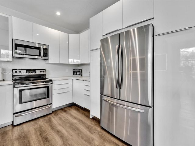 1042 Thistle Creek Ct, Weston, FL 33327