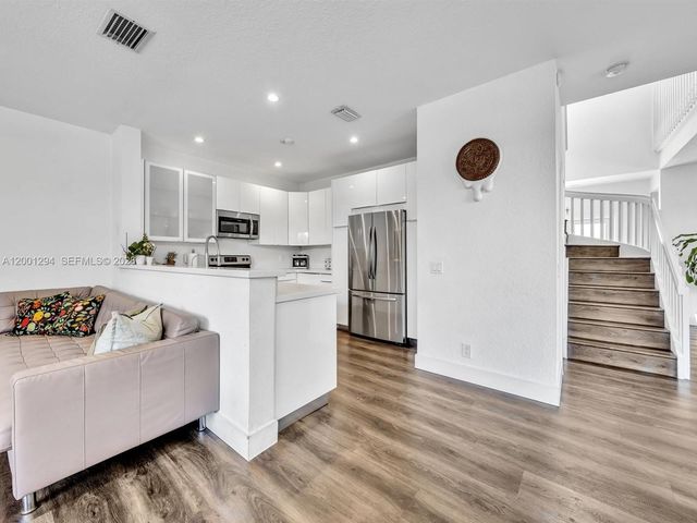 1042 Thistle Creek Ct, Weston, FL 33327