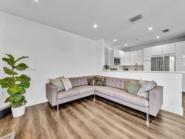 1042 Thistle Creek Ct, Weston, FL 33327