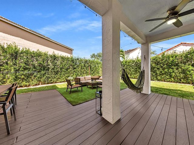 1042 Thistle Creek Ct, Weston, FL 33327