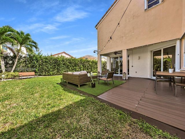 1042 Thistle Creek Ct, Weston, FL 33327