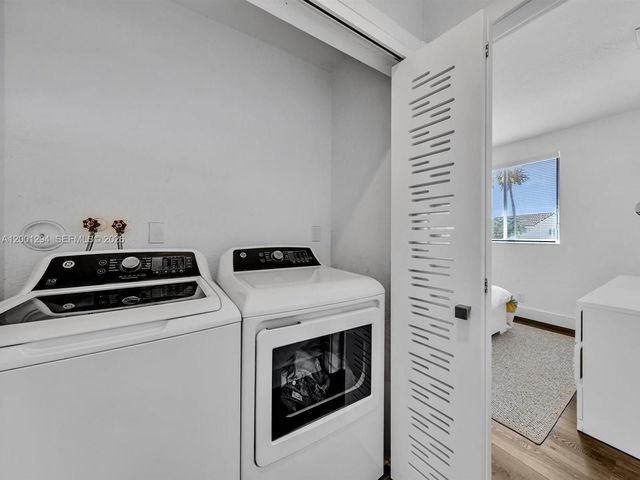 1042 Thistle Creek Ct, Weston, FL 33327