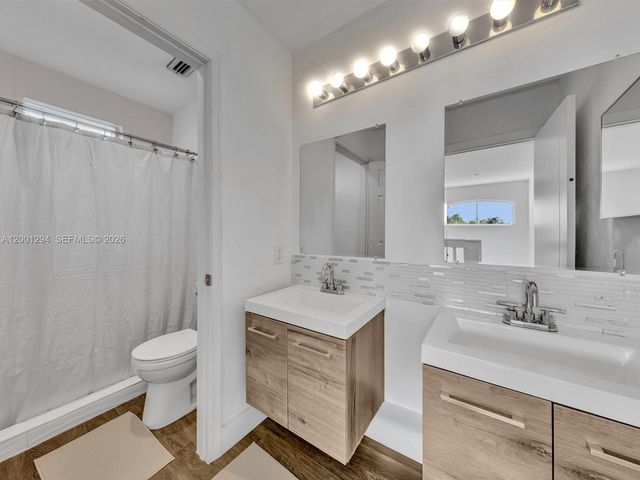 1042 Thistle Creek Ct, Weston, FL 33327