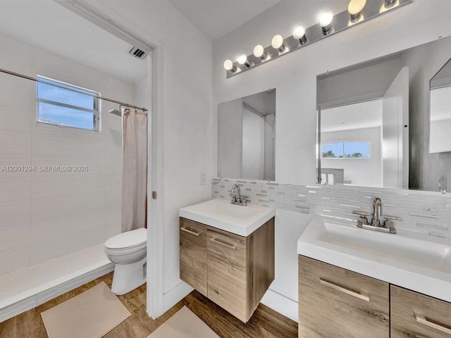1042 Thistle Creek Ct, Weston, FL 33327