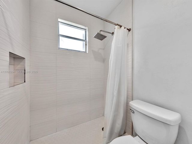 1042 Thistle Creek Ct, Weston, FL 33327