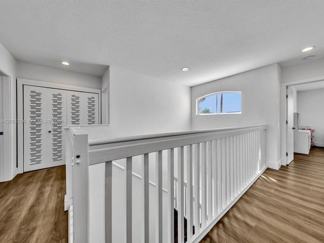 1042 Thistle Creek Ct, Weston, FL 33327