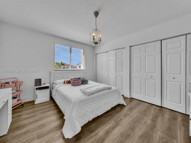 1042 Thistle Creek Ct, Weston, FL 33327