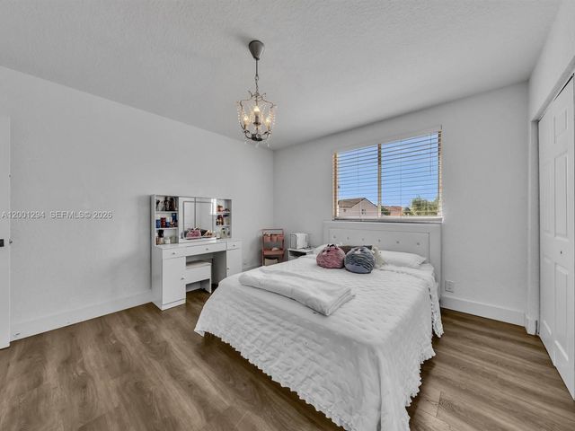 1042 Thistle Creek Ct, Weston, FL 33327
