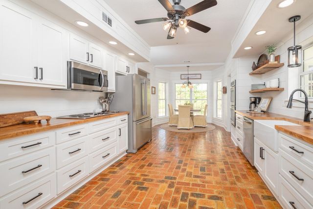 1814 Old Highway 24, Hattiesburg, MS 39402