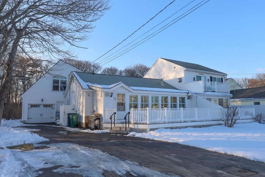 Image 2 of property listing at 92 Kings Highway, Hampton, NH 03842