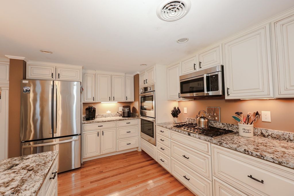 Image 11 of property listing at 92 Kings Highway, Hampton, NH 03842