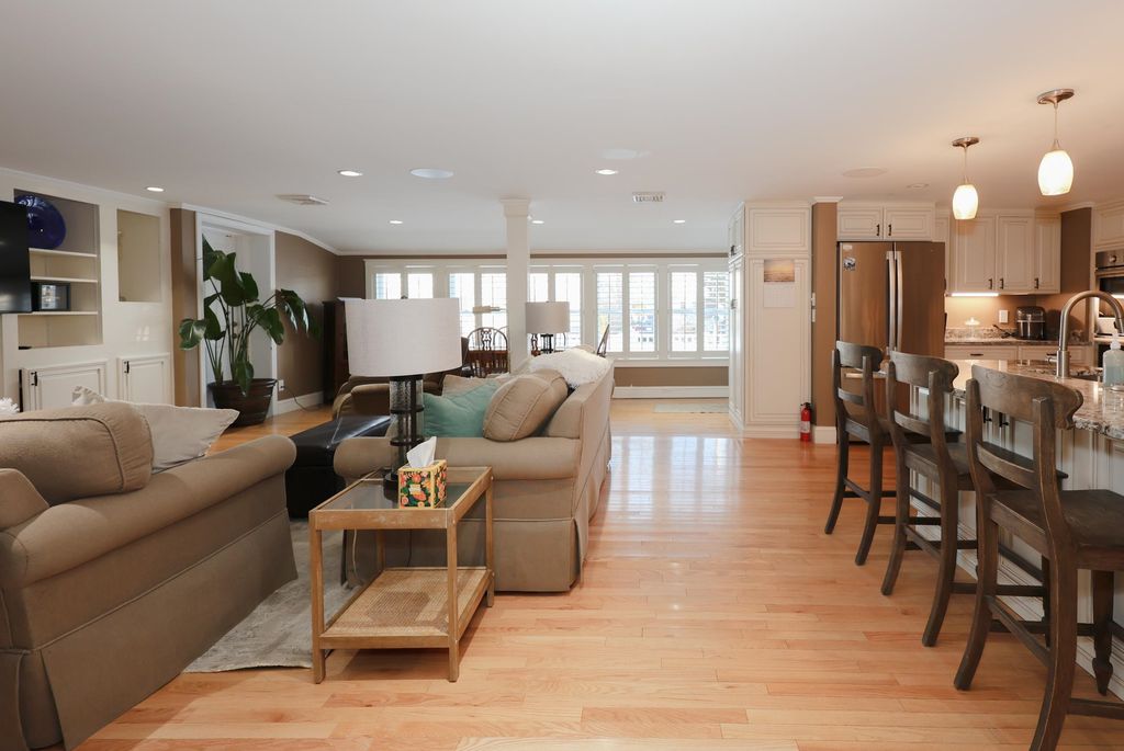 Image 12 of property listing at 92 Kings Highway, Hampton, NH 03842