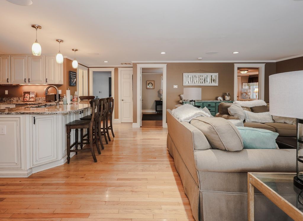 Image 13 of property listing at 92 Kings Highway, Hampton, NH 03842