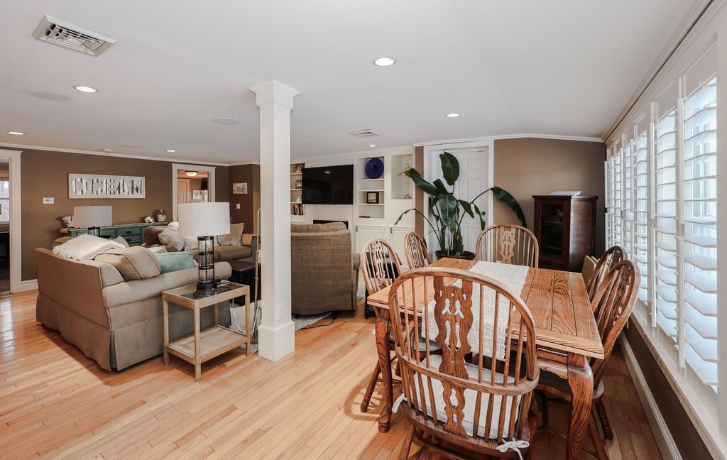 Image 16 of property listing at 92 Kings Highway, Hampton, NH 03842