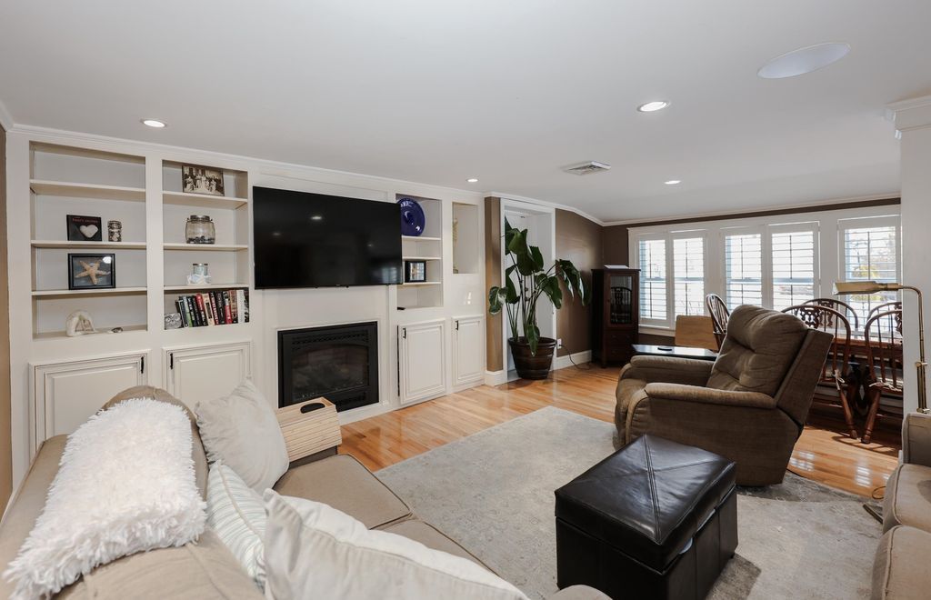 Image 18 of property listing at 92 Kings Highway, Hampton, NH 03842
