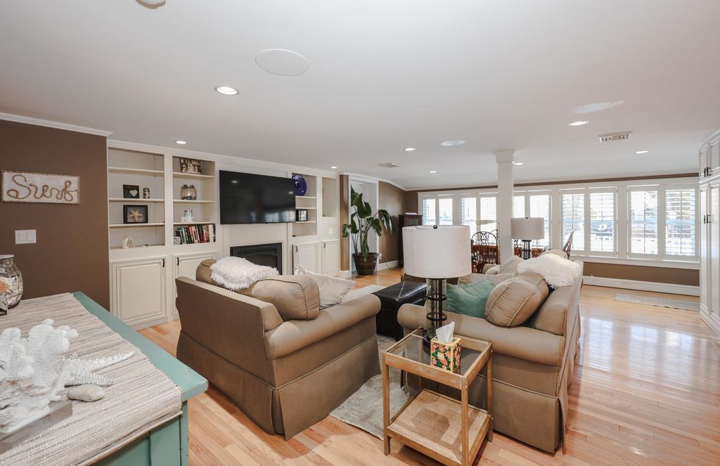 Image 19 of property listing at 92 Kings Highway, Hampton, NH 03842
