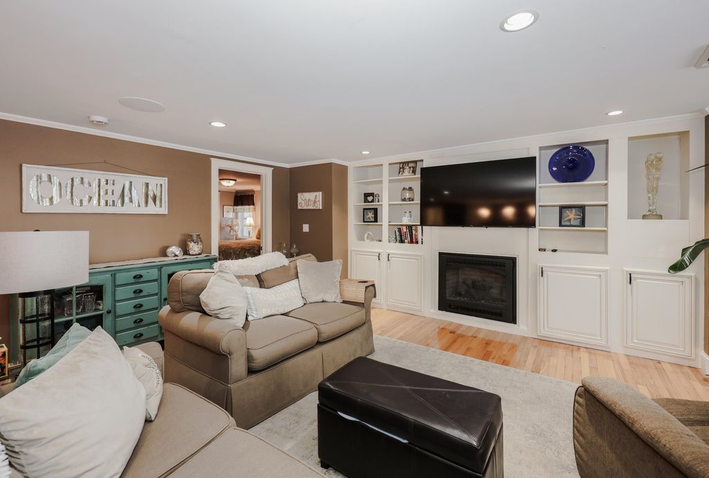 Image 20 of property listing at 92 Kings Highway, Hampton, NH 03842