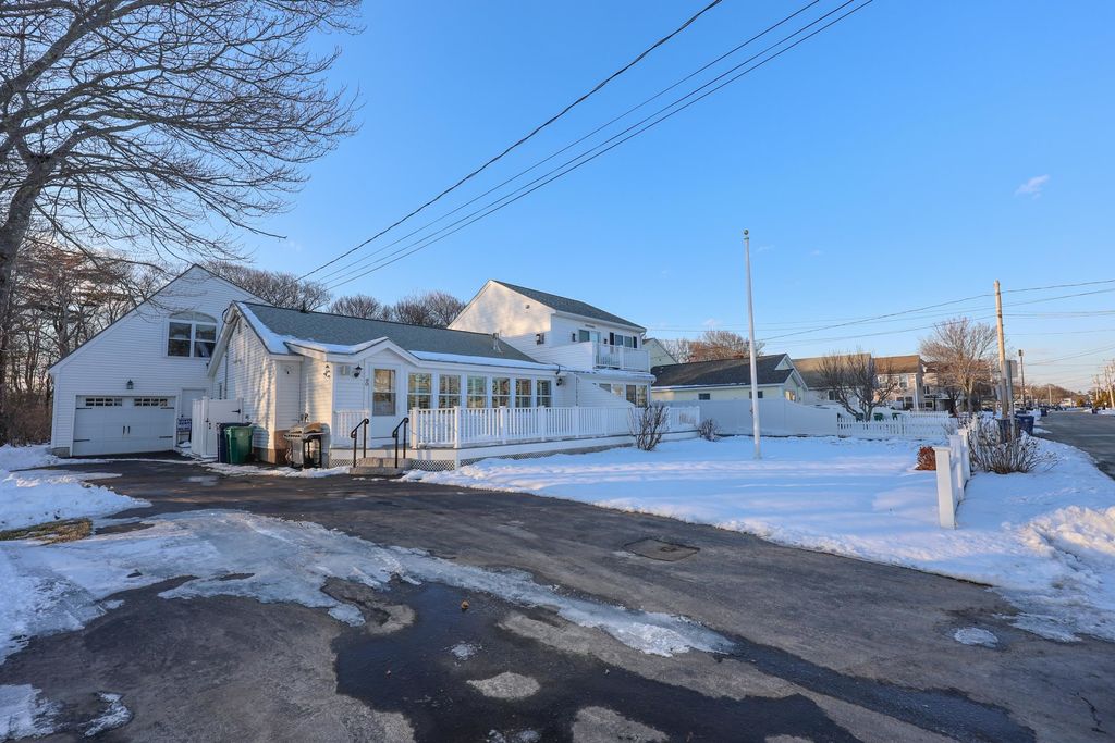 Image 3 of property listing at 92 Kings Highway, Hampton, NH 03842