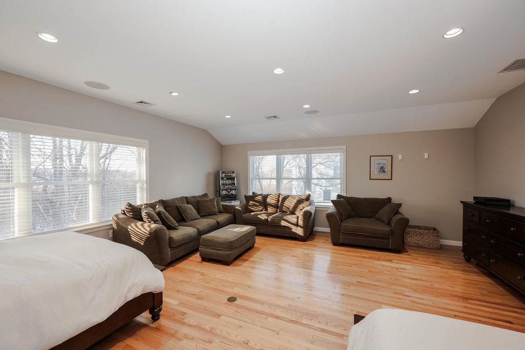 Image 32 of property listing at 92 Kings Highway, Hampton, NH 03842