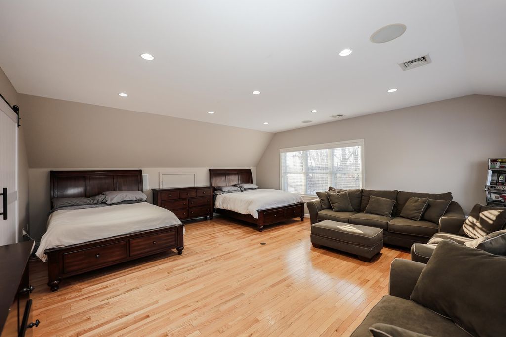 Image 34 of property listing at 92 Kings Highway, Hampton, NH 03842