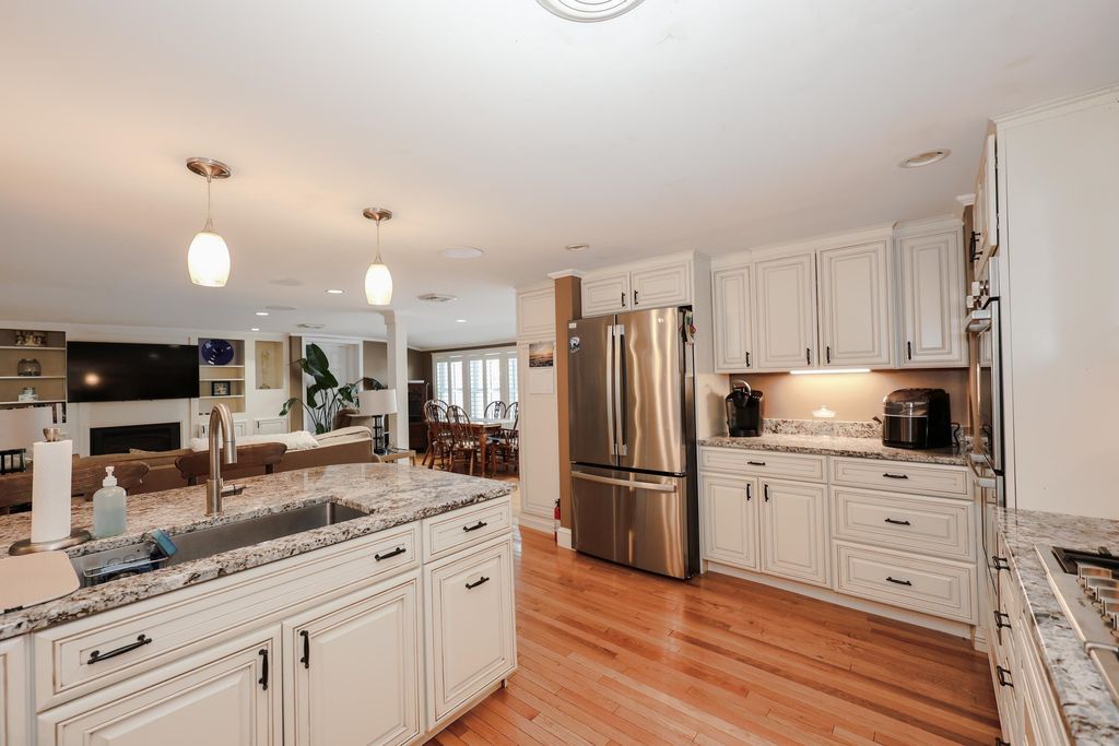 Image 7 of property listing at 92 Kings Highway, Hampton, NH 03842