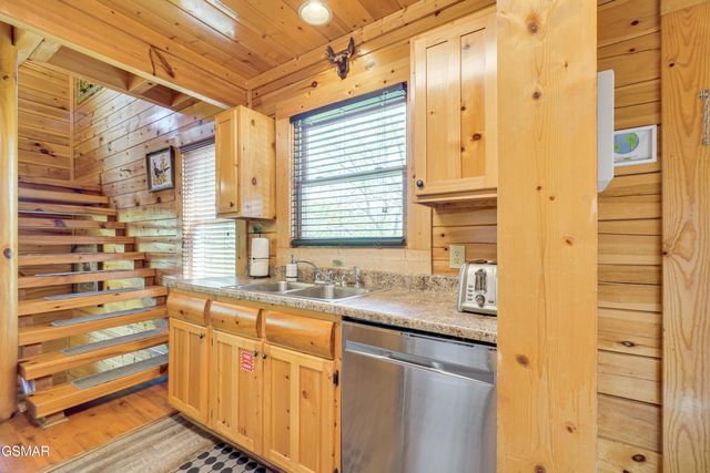 2867 White Oak Ridge Lane, Sevierville, TN 37862