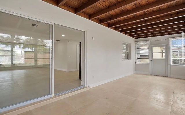 219 SE 13th Street, Deerfield Beach, FL 33441