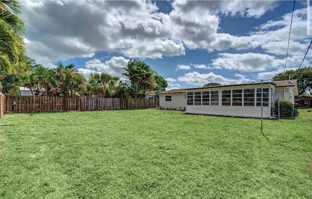 219 SE 13th Street, Deerfield Beach, FL 33441