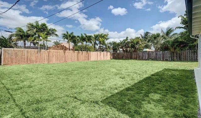 219 SE 13th Street, Deerfield Beach, FL 33441