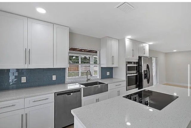 219 SE 13th Street, Deerfield Beach, FL 33441