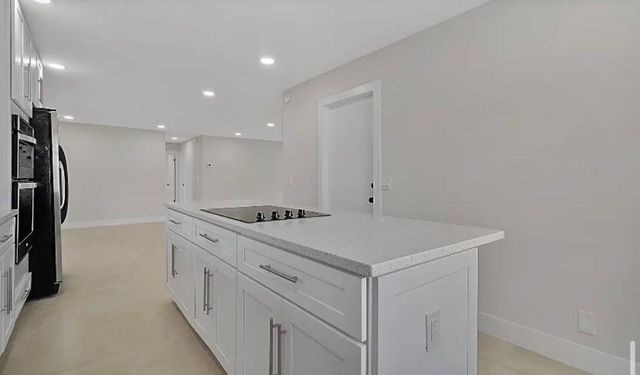 219 SE 13th Street, Deerfield Beach, FL 33441