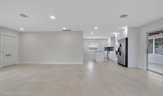 219 SE 13th Street, Deerfield Beach, FL 33441