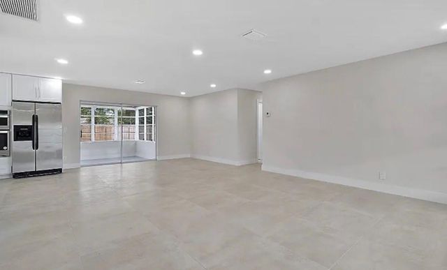 219 SE 13th Street, Deerfield Beach, FL 33441