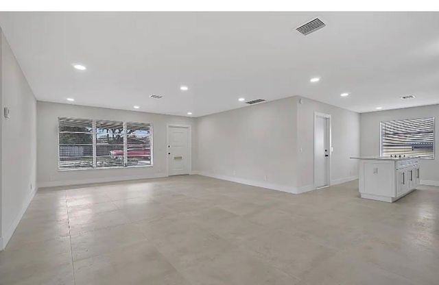 219 SE 13th Street, Deerfield Beach, FL 33441