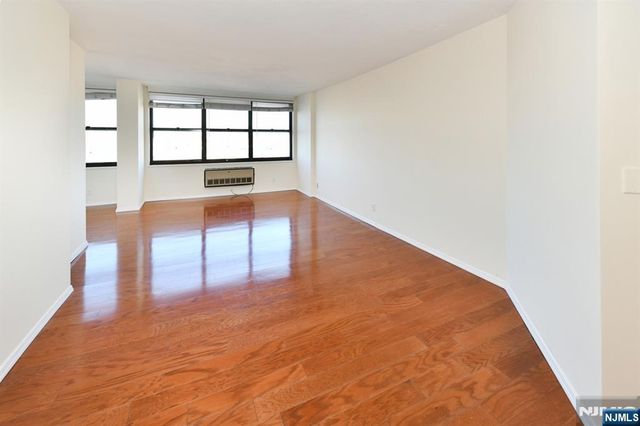 7004 Boulevard East 31A, Guttenberg, NJ 07093