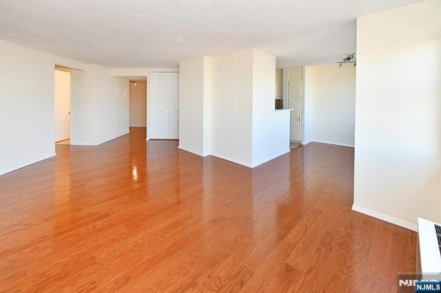 7004 Boulevard East 31A, Guttenberg, NJ 07093