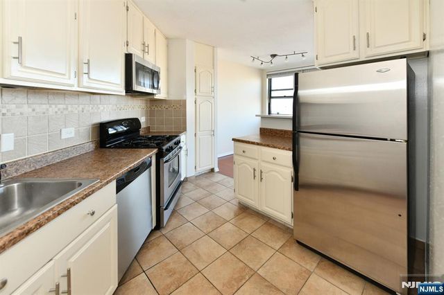 7004 Boulevard East 31A, Guttenberg, NJ 07093