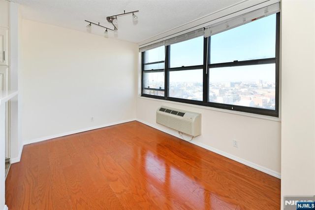 7004 Boulevard East 31A, Guttenberg, NJ 07093