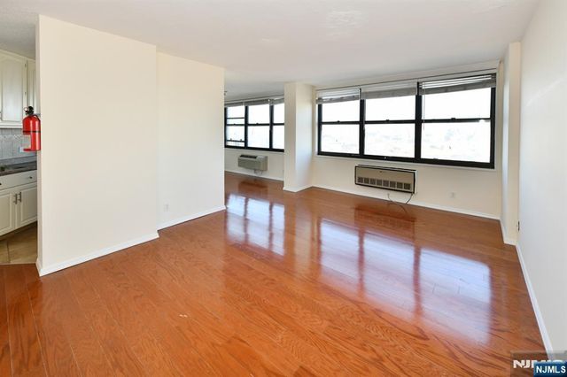 7004 Boulevard East 31A, Guttenberg, NJ 07093