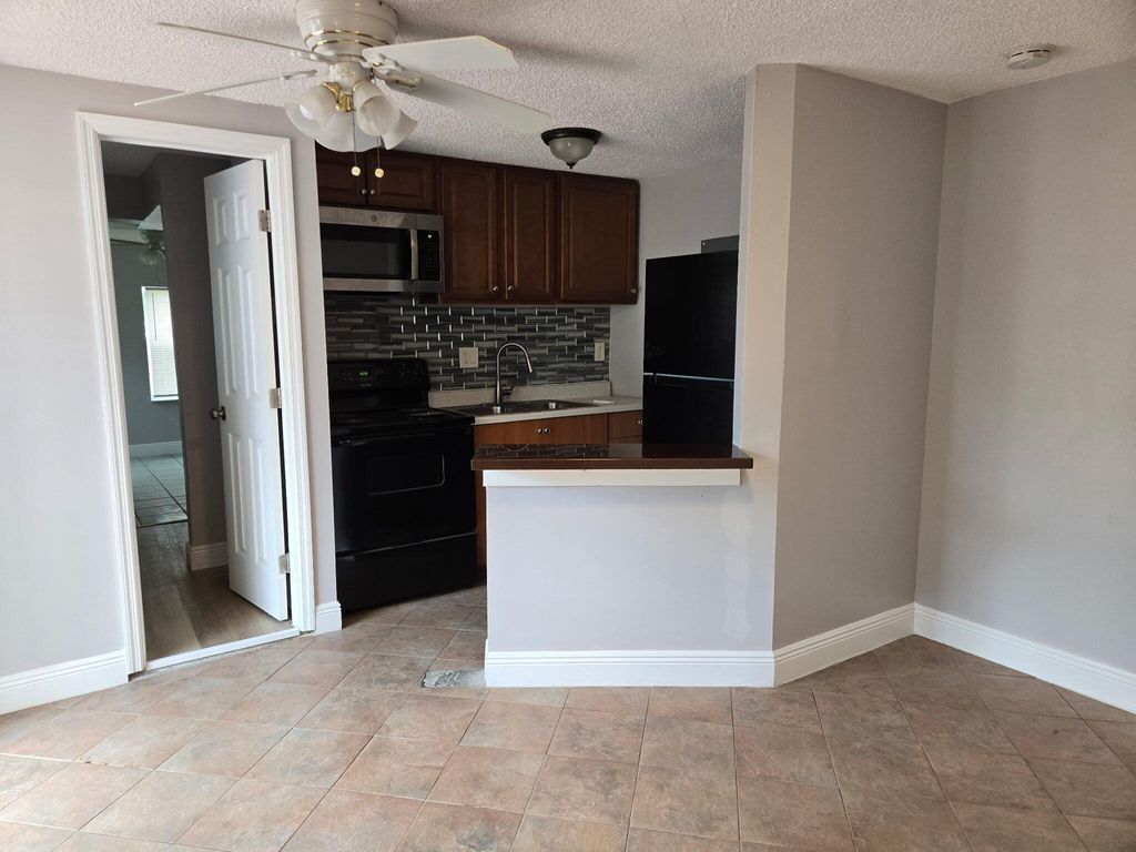2962 SW 17th Street B, Fort Lauderdale, FL 33312