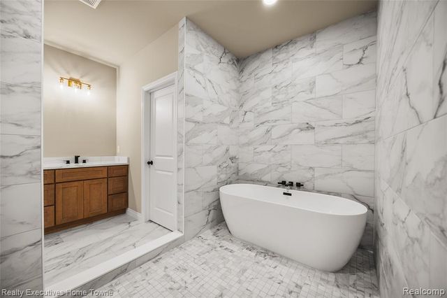 11812 Encore Drive, Utica, MI 48315