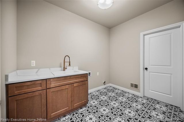 11812 Encore Drive, Utica, MI 48315