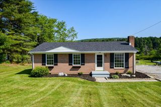 938 Boulder LN, Pilot, VA 24138