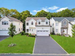 30 Sunflower Ridge Road, South Setauket, NY 11720