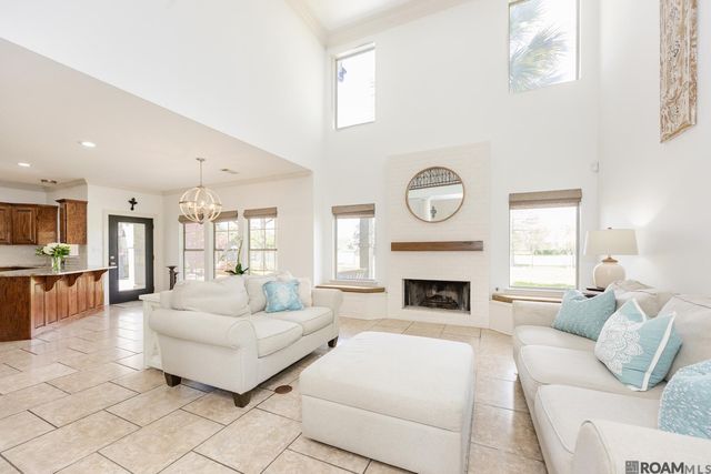 58510 Village Dr, Plaquemine, LA 70764