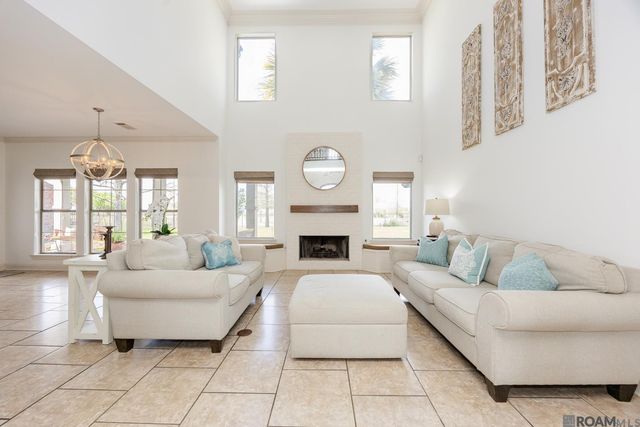 58510 Village Dr, Plaquemine, LA 70764